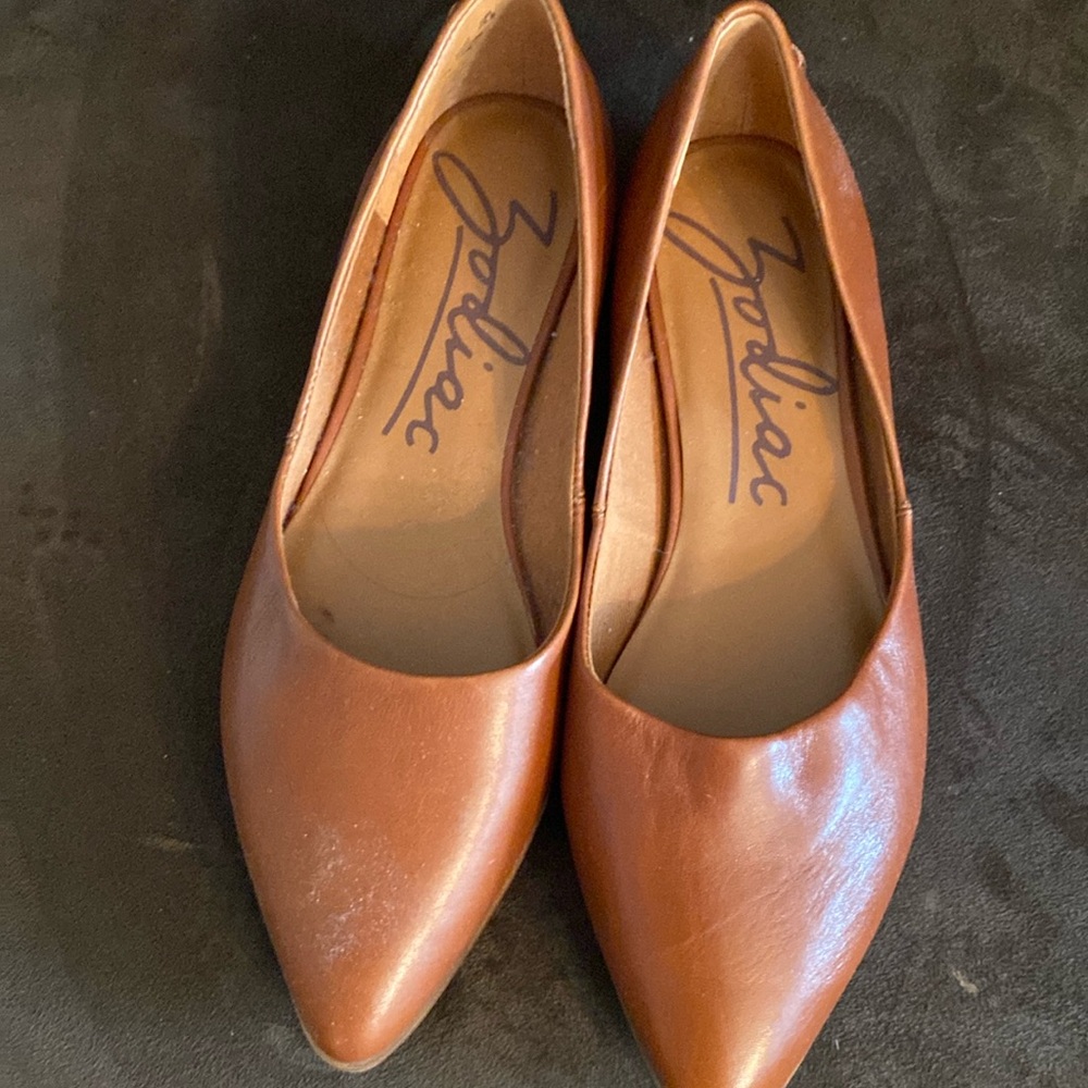 Zodiac Size 8.5 women’s brown flats